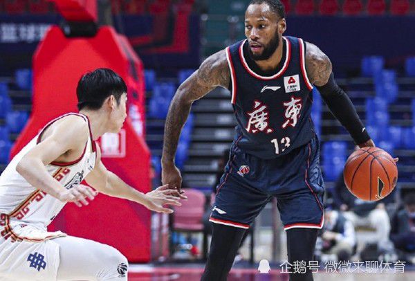 【比赛焦点瞬间】第21分钟，祖贝迪亚防守中放倒图拉姆，吃到黄牌。